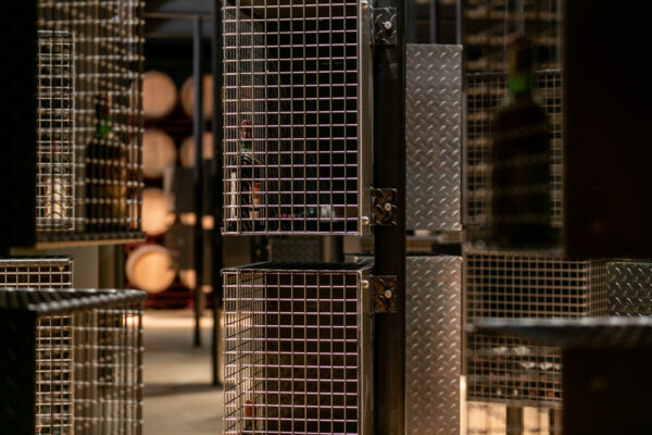 Fotografía arquitectónica sala de crianza en bodega