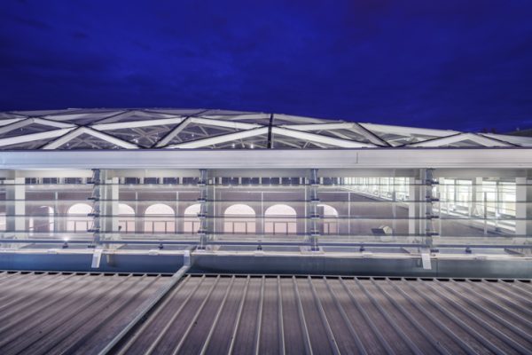 Fotografía arquitectura nocturna. Cubierta Instituto Sagasta. Cúpula acristalada