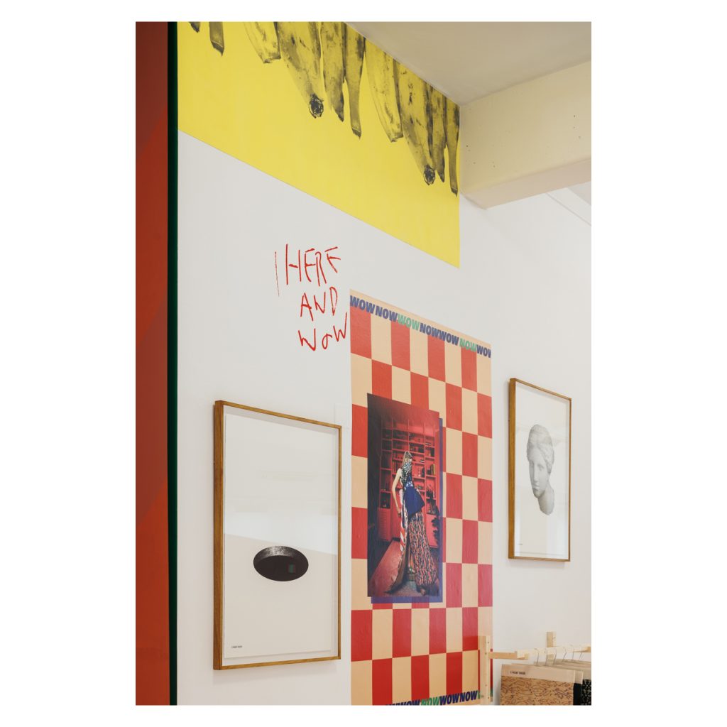 Fotografías de la exposición de Ana Escalera para la revista de creaciónista artística y literaria CODAL